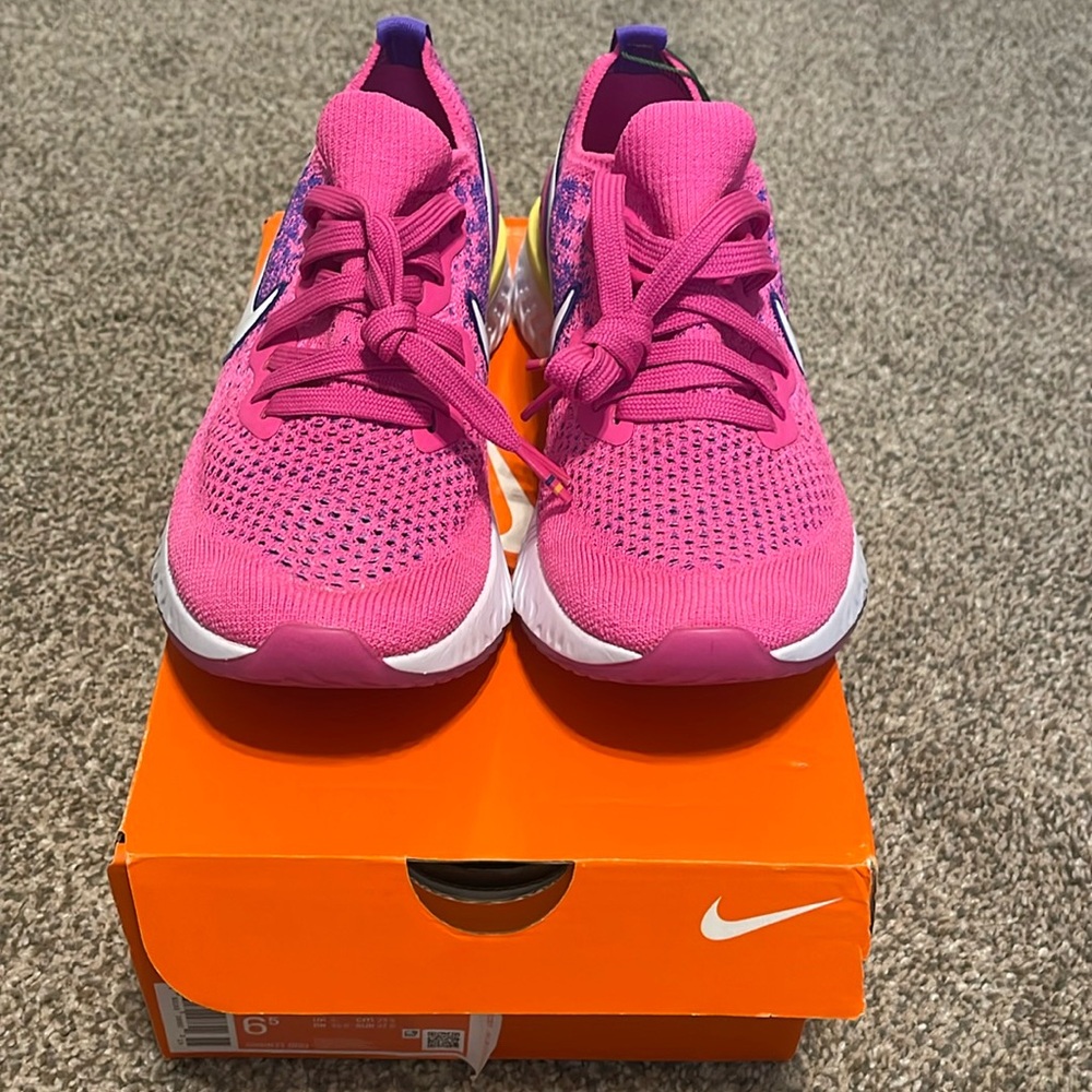 NWT Women’s Nike Epic React Flyknit 2